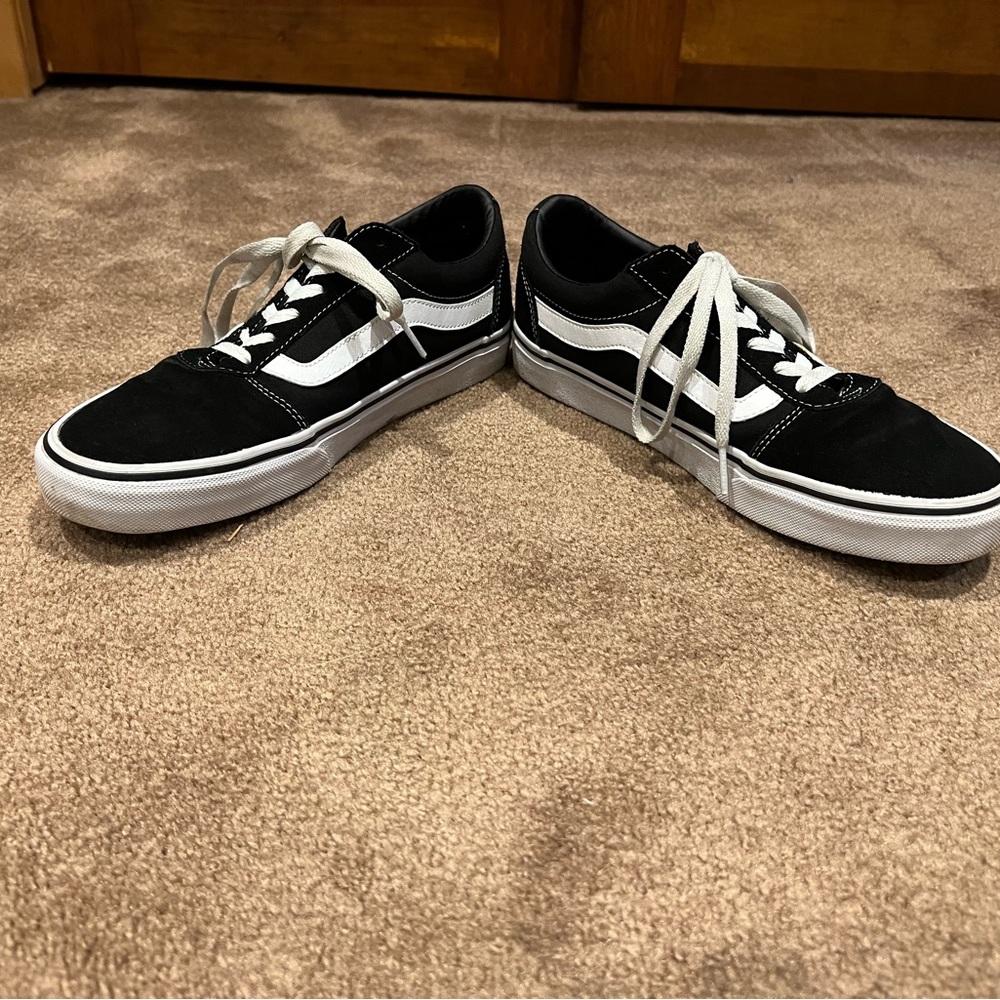 Women’s Vans Old Skool sneaker size 10